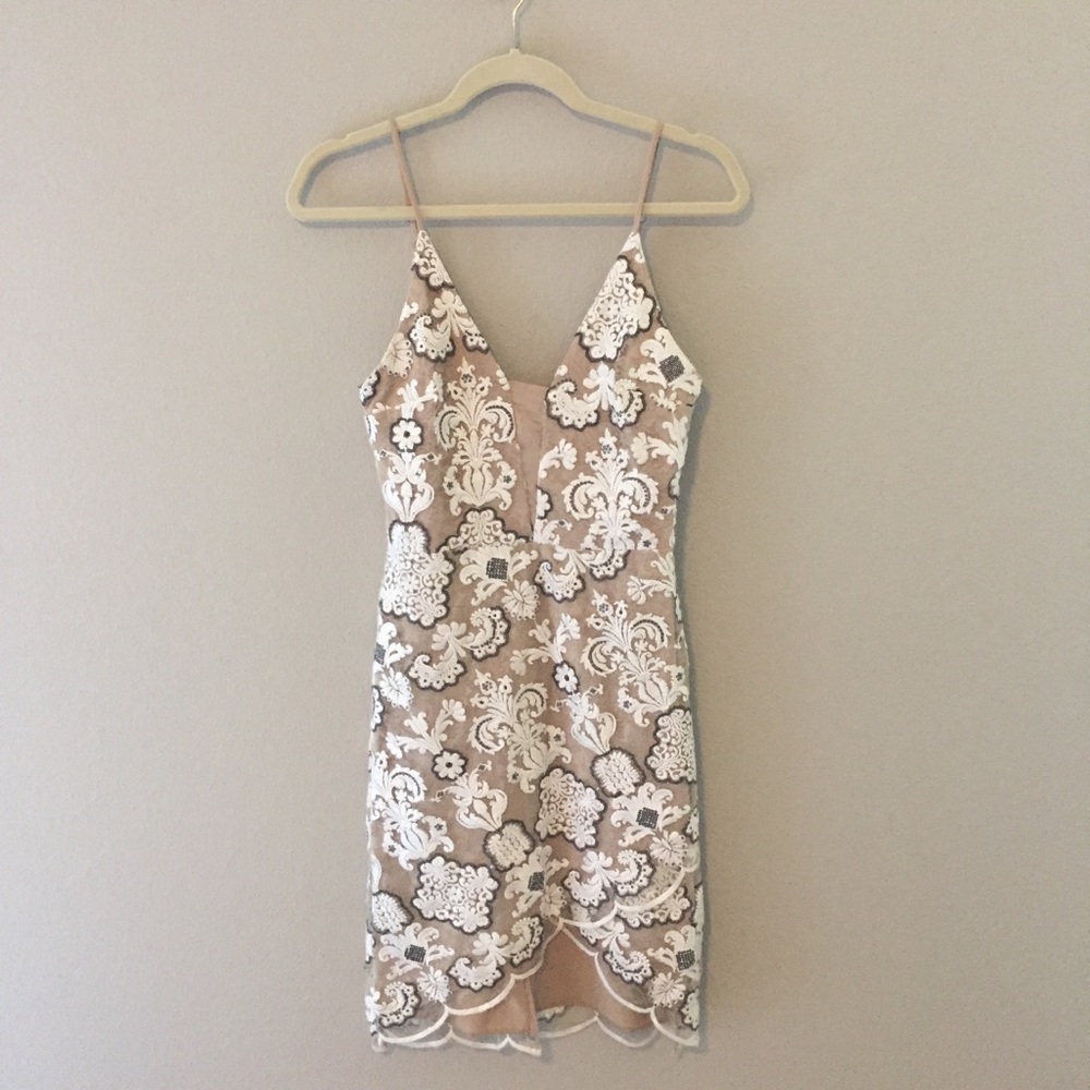 GB Gianni Bini embroidered dress